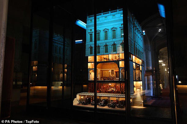 Размещенный внутри Виндзорского замка, кукольный дом королевы Марии