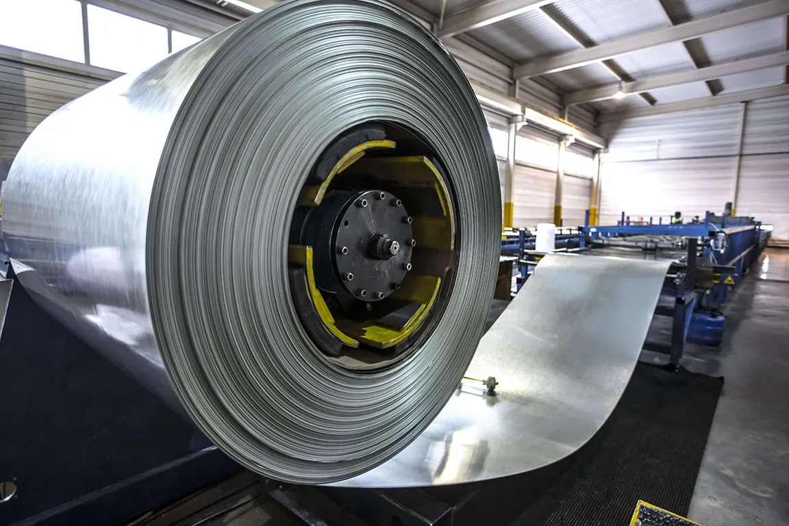 Строительные материалы, рулонная сталь, сталь для сэндвич панелей, строительство логистического центра из конструкций, конструкционная сталь, покраска рулонной стали, химически стойкое покрытие, пвдф