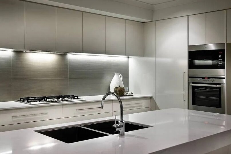 Кухня с декоративной отделкой