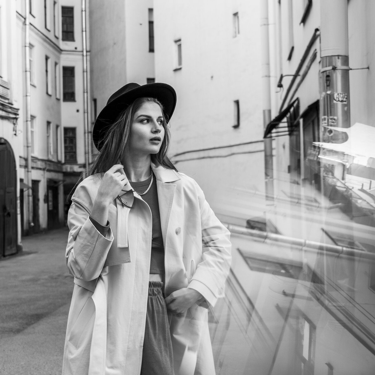 Девушка, у вас дом упал