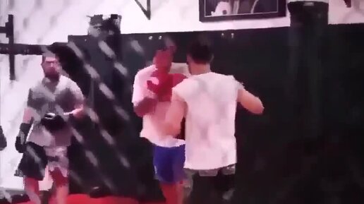 Бойцовский клуб первая драка. Боевой клуб фильм. Бойцовский клуб отрывок. Тайлер дерден хочешь дотрахать. Эдвард нортон бойцовский клуб.