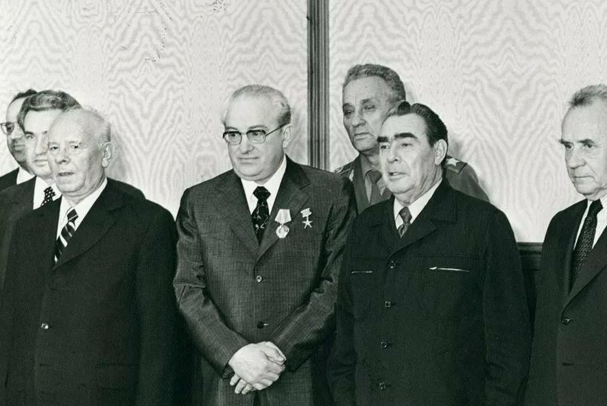 Мы построим социализм в отдельно взятом ничейном Афганистане. Ну по типу Средне Азиатских республик. Не получится, слишком большой и свободный? А мы попробуем, че нам терять, у нас армия бесплатная. А вот разведка, та в три горла жрет. Олимпиаду мы и так уже проsрали. Исторический анализ. Фото из открытых источников.