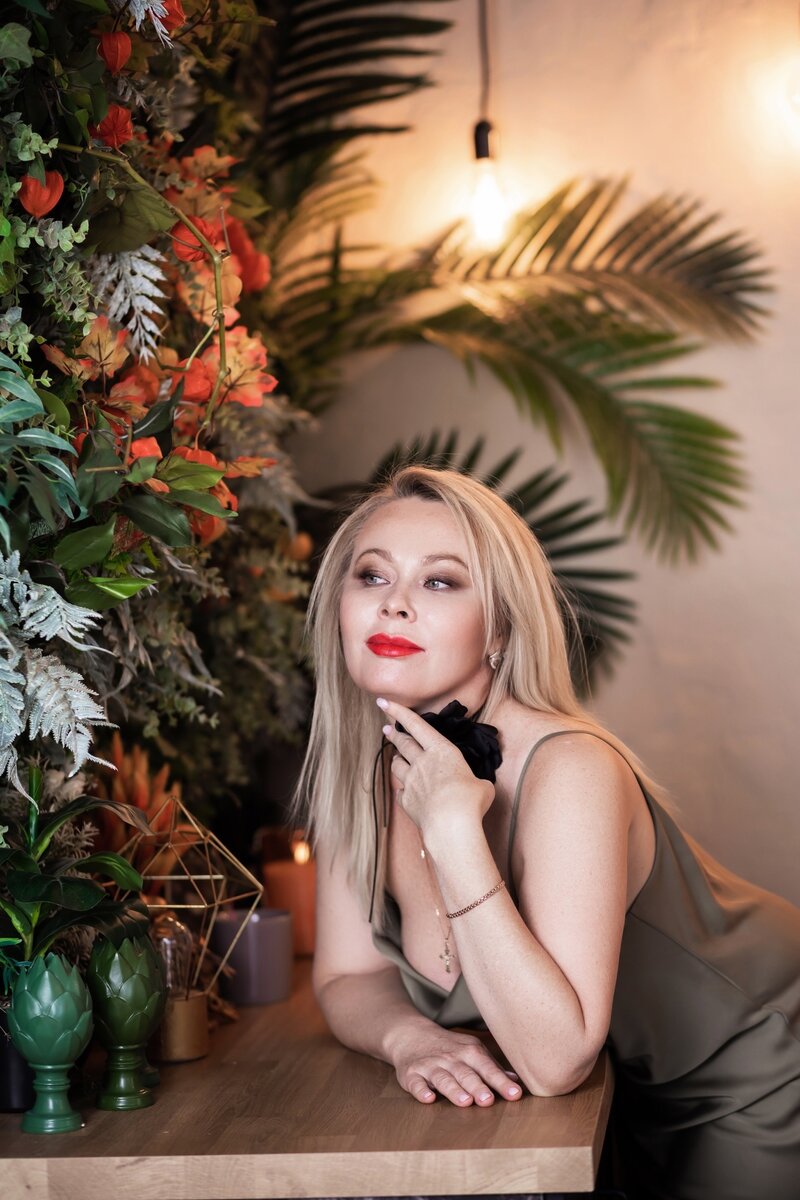 Второстепенные члены предложения таблица. Члены предложения дополнение определение. На какой второстепенный член предложения отвечает вопрос что делают. Второстепенные члены предложения. Дополнение схема второстепенный член предложения.