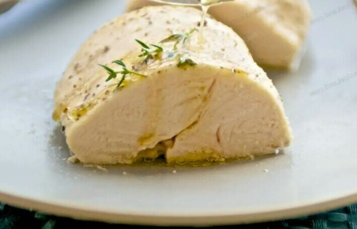 Протухшее куриное филе. Куриная грудка болезнь. Куриное филе перчим. Как сделать грудку не сухой. Сочная куриная грудка.