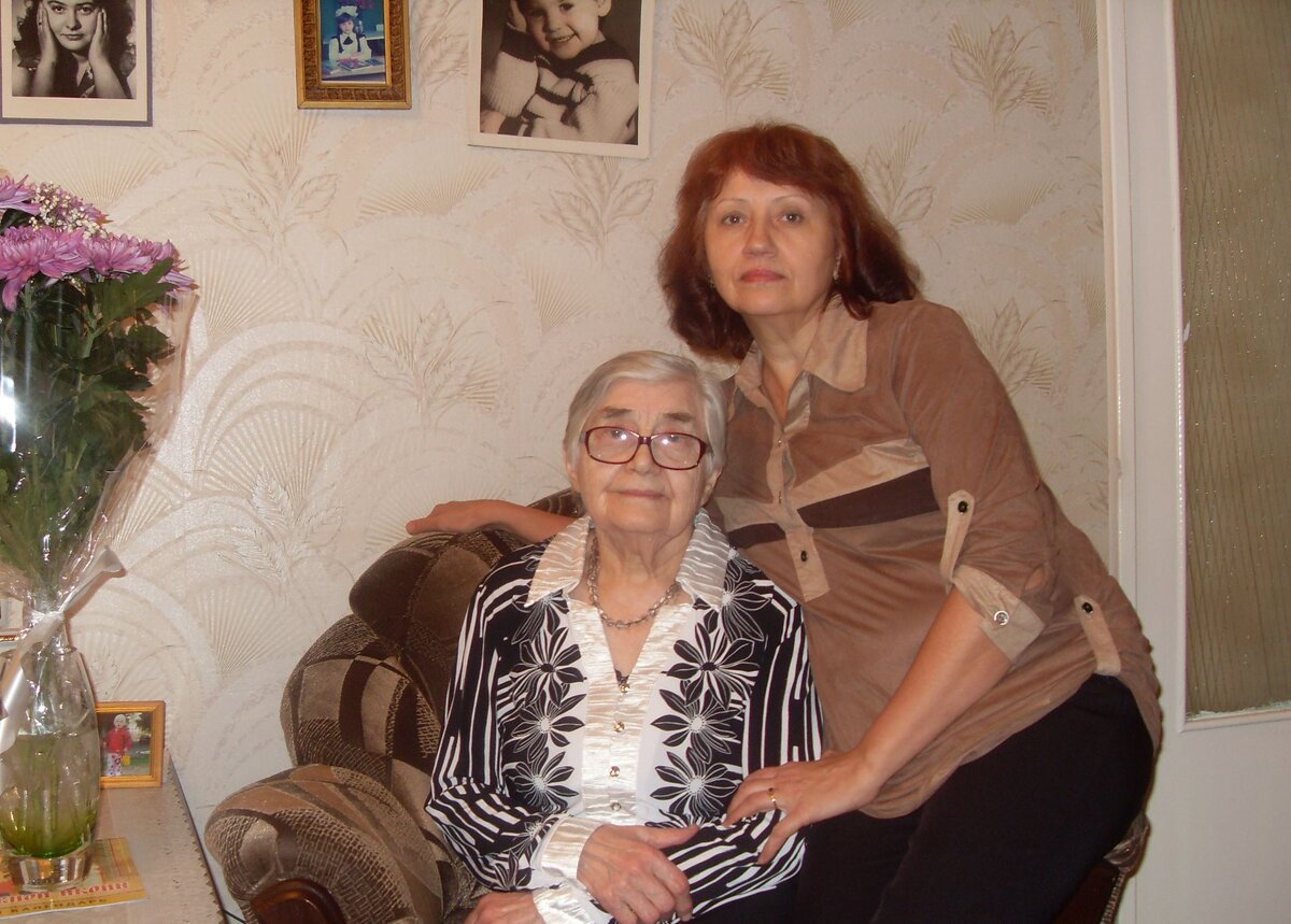 Это фото сделано 10 лет назад, здесь мы с мамочкой еще совсем молодые