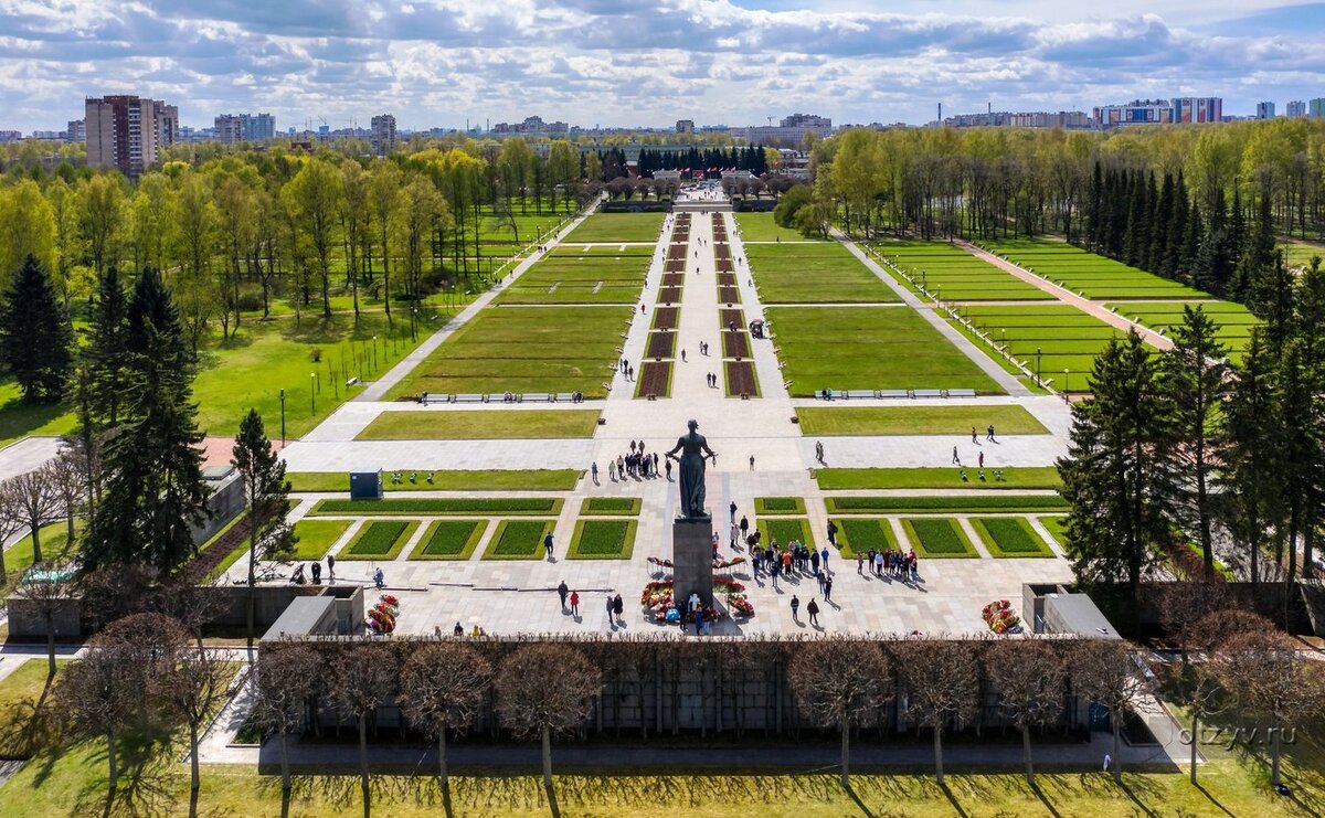 Мемориал на Пискаревском кладбище. Фото из открытых источников Яндекс.Картинки