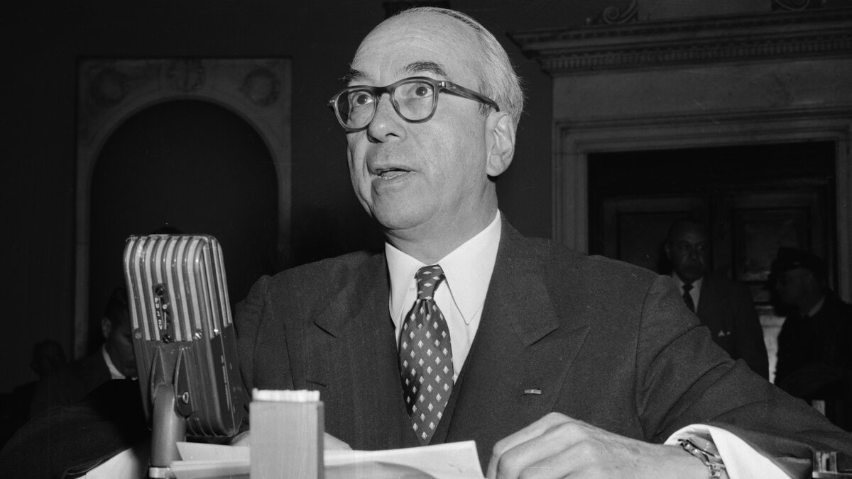 Штраусс опенгеймер. Роберт дауни младший оппенгеймер. Киллиан мёрфи оппингеймер. Оппенгеймер сравнение актеров. Штраусс опенгеймер.