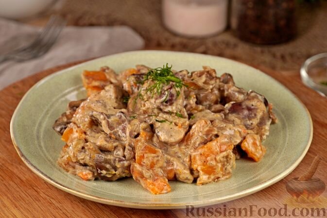 Куриная печень с тыквой и яблоками