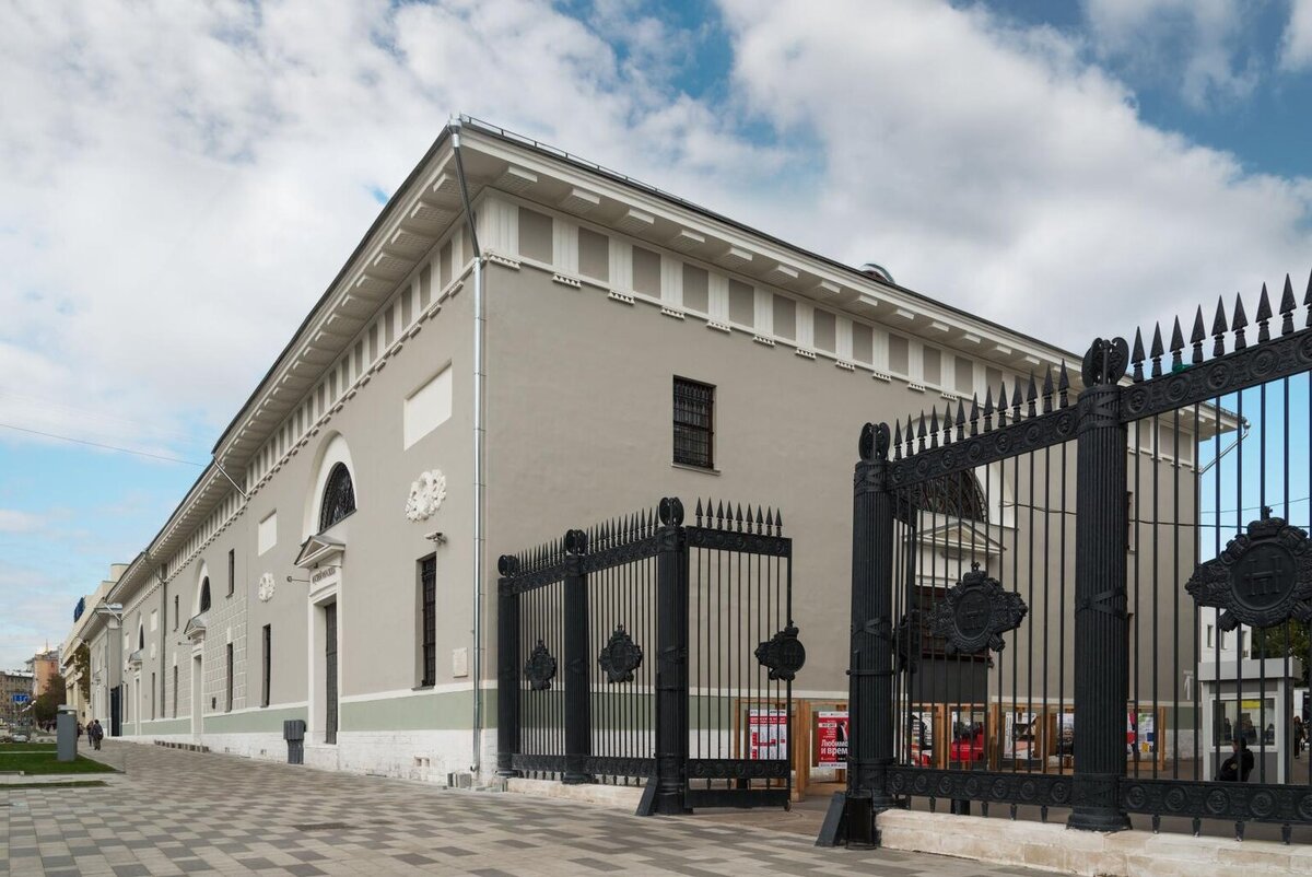 Интересные места в москве для молодежи. Световой тоннель в москве на тверском бульваре. Новогодняя москва достопримечательности. Садовая-кудринская, 5, стр. Усадьба измайлово кремль.