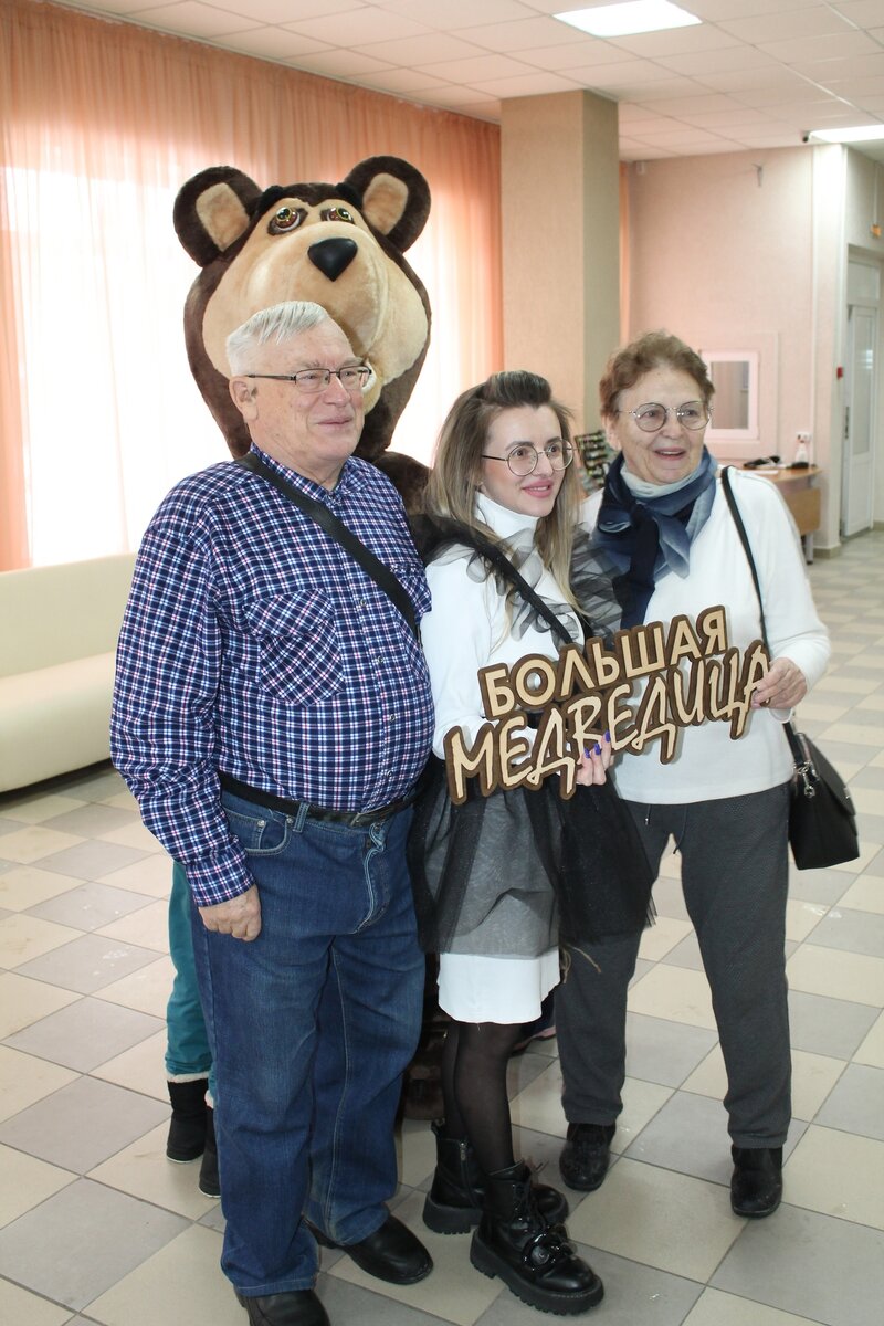 Загадка о большой медведице. Почему ковш большой медведицы так называется. Большая медведица боярский текст. Большая медведица боярский текст. Баллада о детях большой медведицы аккорды.