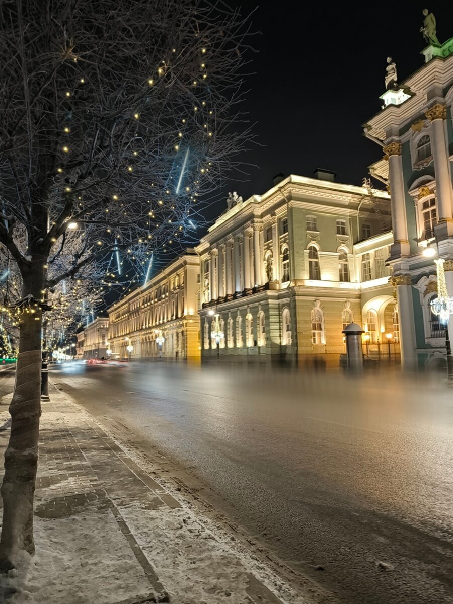 Божественный городской бог