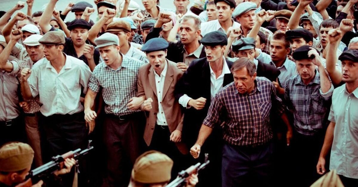 Июнь 1962 новочеркасск. Бунт в СССР В Новочеркасске 1962. Новочеркасский расстрел в 1962. Расстрел демонстрации рабочих в Новочеркасске в 1962. Бунт 1962 года в Новочеркасске.