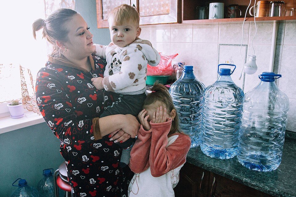 холодная вода куда идет. горячая вода смеситель схема. кран для холодной воды. обратный клапан для воды на бойлер. течет кран горячей воды.