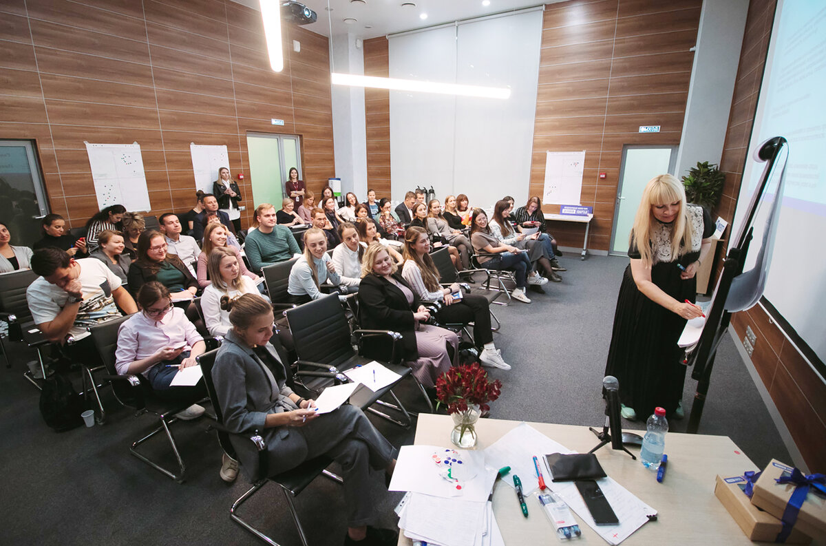 Мастер-класс "Эмоциональный интеллект". Проводит мастер-класс на базе МПБ "Деловой квартал" известный эксперт-коуч Валерия Ильичева