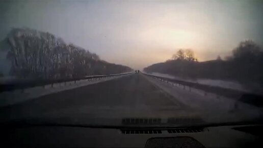 вид за рулем машины. водитель уехал. водитель и автомобиль. водитель с телефоном за рулем. водитель скрылся с места дтп.