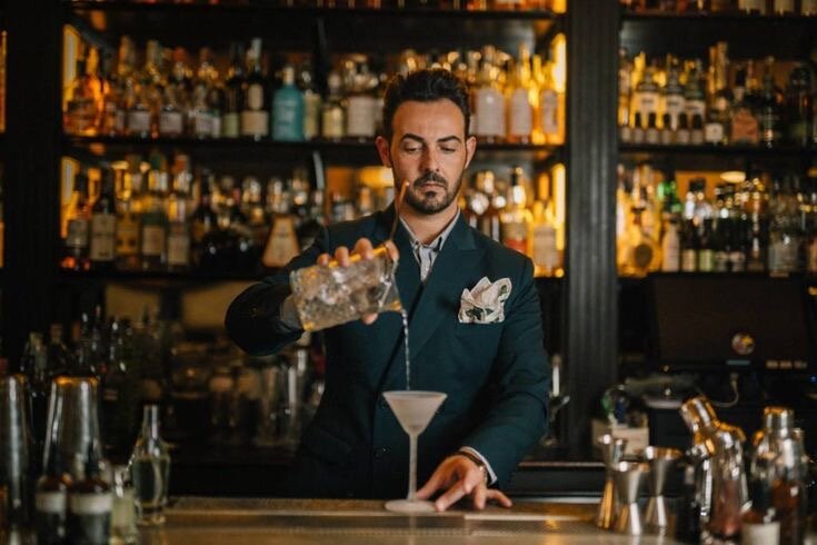 гостинично ресторанный бизнес. работники кафе. официант в ресторане. менеджмент в гостиничном и ресторанном бизнесе. менеджер ресторана.