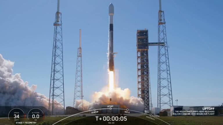    Ракета-носитель Falcon 9 с кораблем Cygnus стартует к МКС / © SpaceX