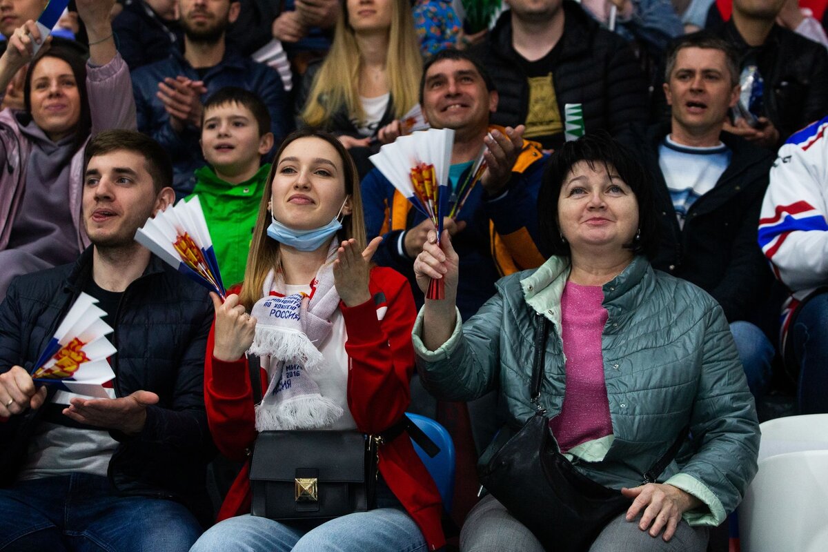 Книга для мальчиков. Дети с книгами на прозрачном фоне. Читатель команда. Мальчик с книжкой. Читатель команда.