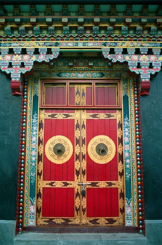 Открытые двери китая. Двери в китайском стиле. Двери в древнем Китае. Древняя китайская дверь. Китайское старинное окно.