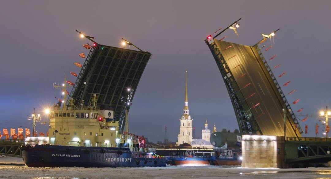 Дворцовый мост разводные мосты санкт-петербурга. Дворцовый мост в санкт-петербурге. Дворцовый мост и мост александра невского. Разведение мостов в санкт петербурге 2024. Дворцовый мост в санкт-петербурге развод.