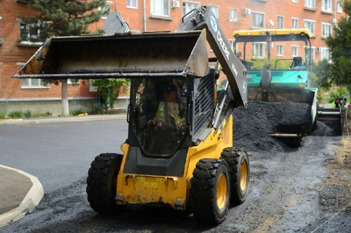    В Майкопе продолжается благоустройство дворовых территорий