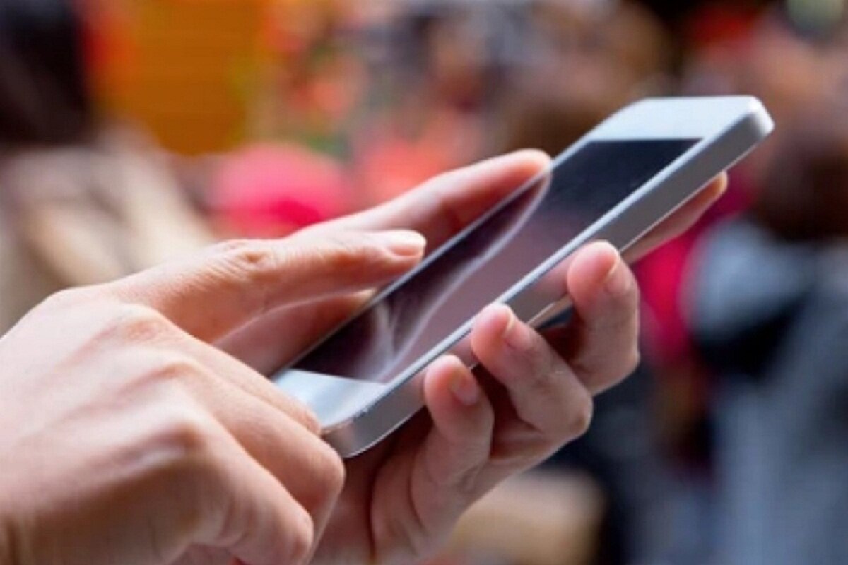 Роспотребнадзор предупредил о риске заразиться инфекцией через гаджет ...