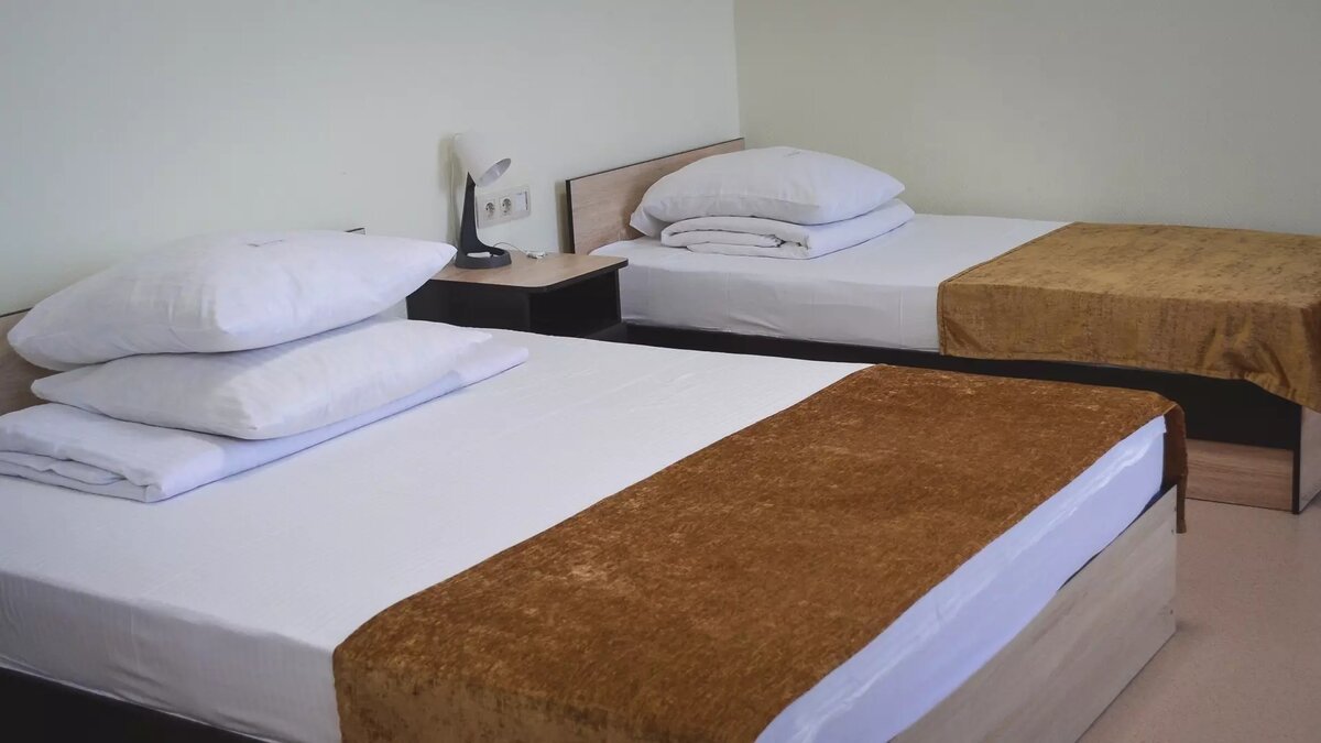     По итогам 2023 года Удмуртия заняла 6 место в ПФО и вошла в ТОП-20 регионов России по количеству отдохнувших в санаториях. За год в здравницах республики побывали 89 тысяч человек.