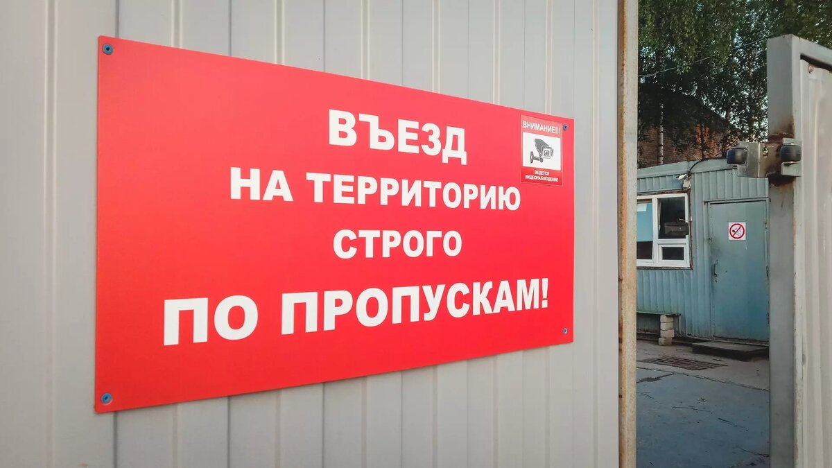 Пешком и на автомобилях. Охранникам аэропорта Омск-Федоровка заплатят  больше миллиона | gorod55.ru | Дзен