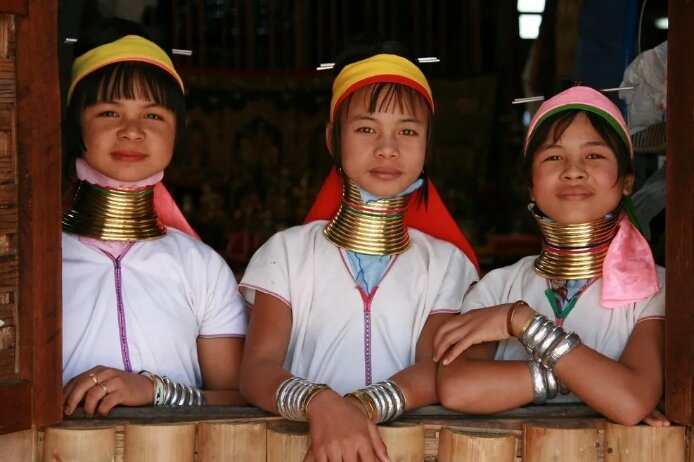 Как называется в других народах. Русские татары евреи карелы буряты осетины чукчи. Название народов. Народы населяющие рф. Разные деды морозы в разных странах.