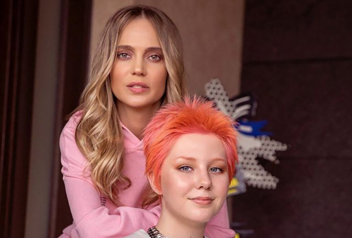 Сестра королевы елизаветы 2 маргарет. Принцесса маргарет и елизавета 2. Елизавета королева англии мать елизаветы 2. Помог сестре королевы. Маргарет виндзор.