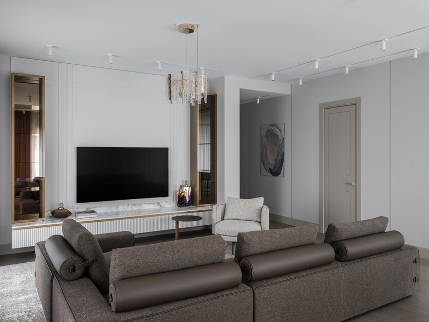 Вид на телевизионную зону. Стены и потолок окрашены краской датского производителя Flugger. Тумба ТВ, столярная мастерская VitHouse. Картина, Дмитриева Дарья, галерея SMART.