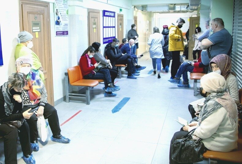 очереди 80-е ссср. человек лезет в очередь. жизнь очередь. жизнь очередь. жизнь это очередь за смертью но некоторые.