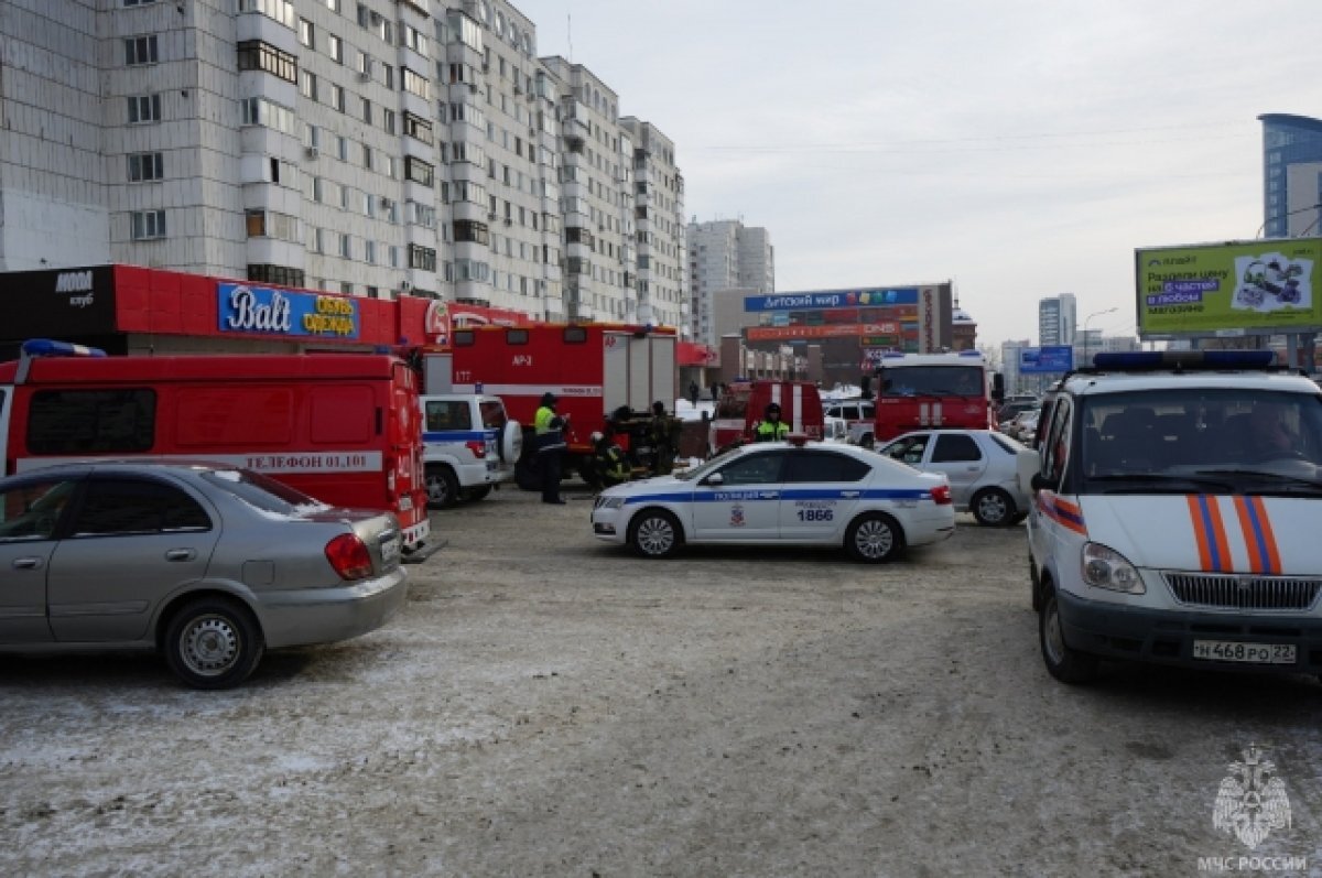 Почти 100 человек эвакуировали из-за пожара крупном ТЦ в Барнауле | АиФ– Барнаул | Дзен