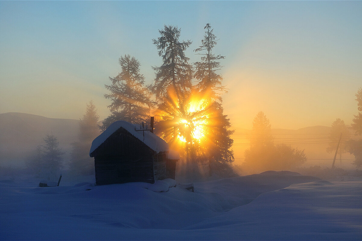 Теплого января. Рассвет зимой. Деревня зимой солнце. Солнечный день зимой. Зимний рассвет в деревне.