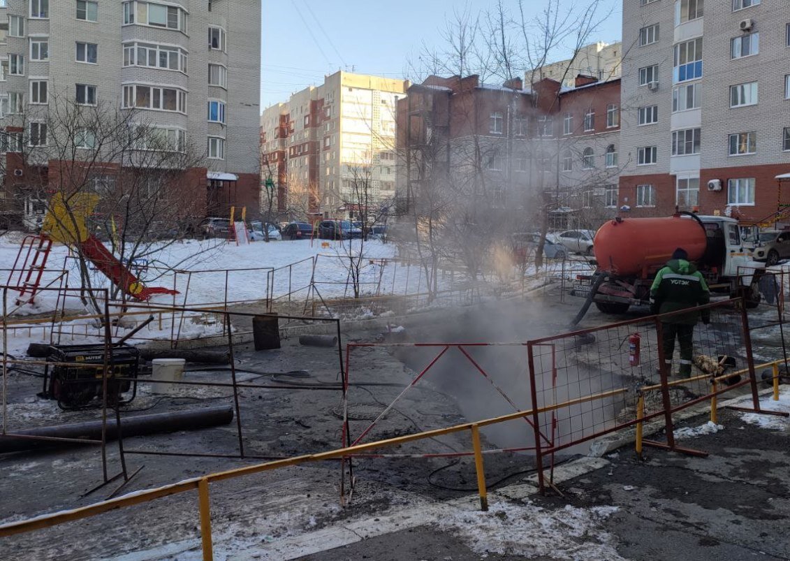 Место, где обварилась в кипятке тюменка, огородили.  Фото: ФедералПресс / Ирина Ромашкина