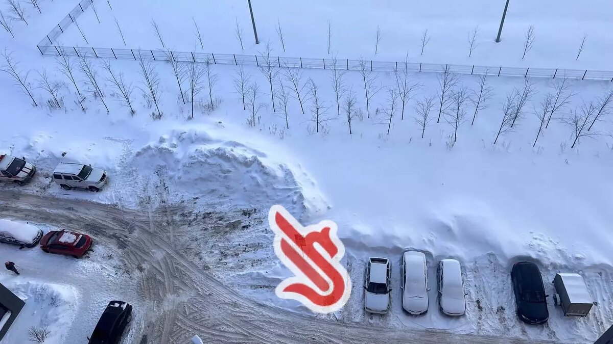     Жители казанского микрорайона «Салават Купере-2» пожаловались на заваленные снегом парковочные места у дома. Из-за этого они попросили построить многоуровневый паркинг. Якобы в зимнее время на него будет спрос. С такой идеей Inkazan написал читатель, представившийся Радмиром.