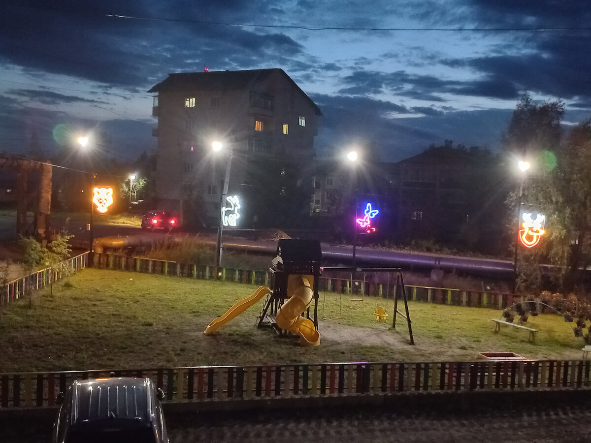 Прожектор для освещения спортивной площадки. Подсветка спортплощадки. Освещенность поверхности формула. Освещение теннисного корта. Освещение места производства работ.