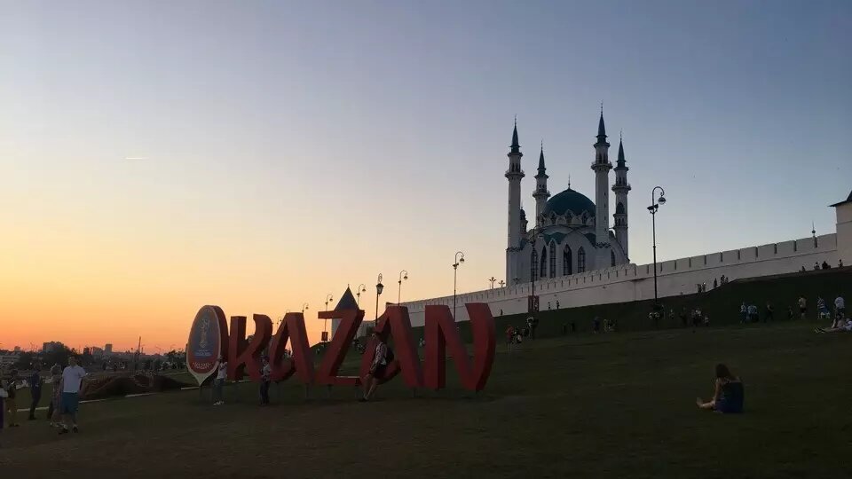     В Казани местные жители призвали перенести город в солнечный регион. С соответствующим предложением выступил один из пользователей в Telegram-канале мэрии.