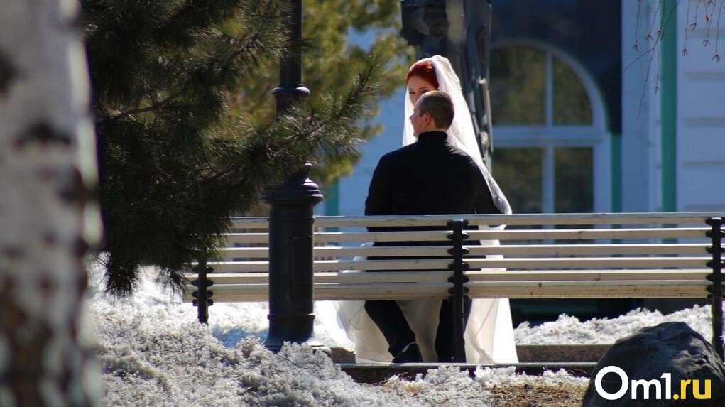 свадебная фотосессия поздней осенью. свадебная фотосессия поздней осенью. мы с кумой у ресторана. замуж поздно. цитаты про дорогих людей.