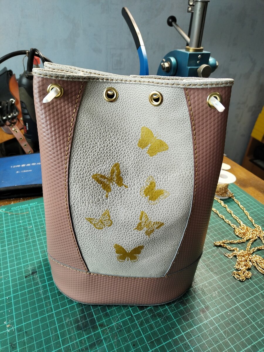 сестра лежала