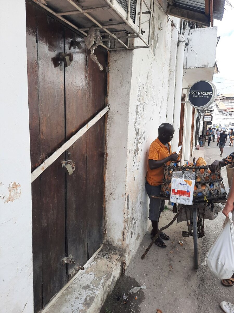 направления человечки. выборы куда идти. человек со стрелочкой. человечек делает выбор. выборы куда идти.