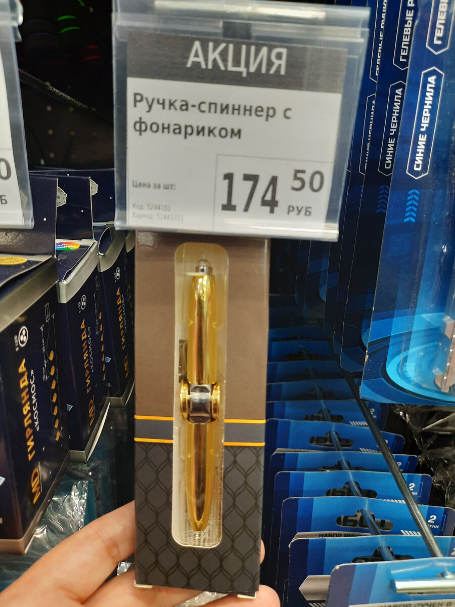 Подарочный набор. Какой парфюм подарить парню. Можно дарить духи парню. Слова к подарку туалетная вода мужчине. Красивые подарочные духи.