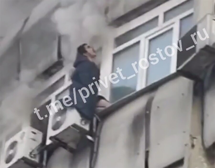 Буквы б в г д ж. Буквы а б в г д. Буквы на зеленом фоне. А б в г д. Большая буква r.