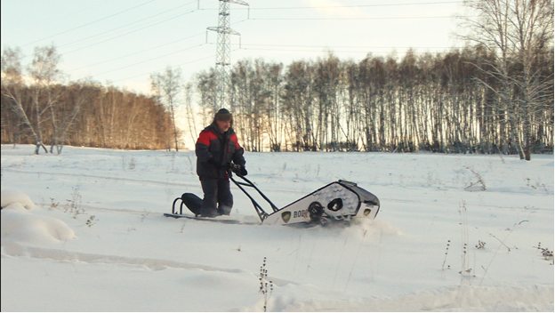 Мотособака "Бобби Дог" легко проходит по снежному пухляку