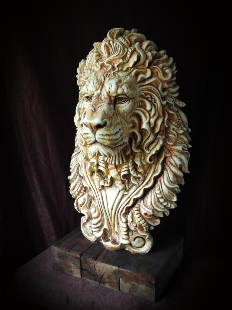 Скульптура льва