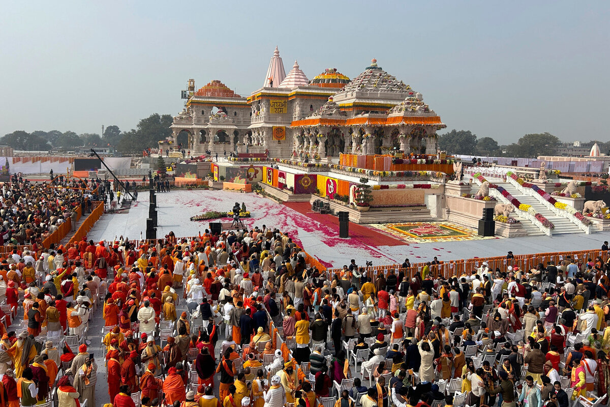 Храм индусов. Храм барелли индия. Храм вишну в индии. Храм индусов. Храм акшардхам город дели.