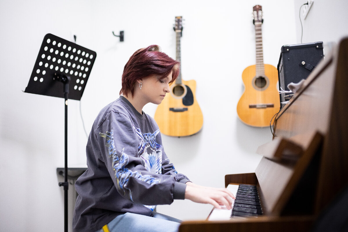 Яркий музыкальный фон. Красивый фон с нотами. Фон для афиши. Музыкальный фон. Music обложка.