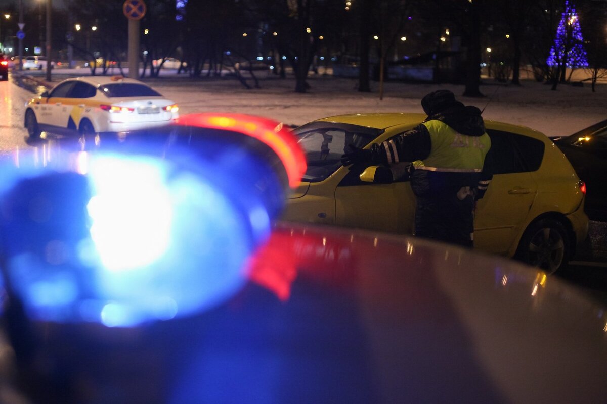 Глаз таксиста. Глаз таксиста. Глаз таксиста. Водитель и автомобиль. Вид глазами водителя.