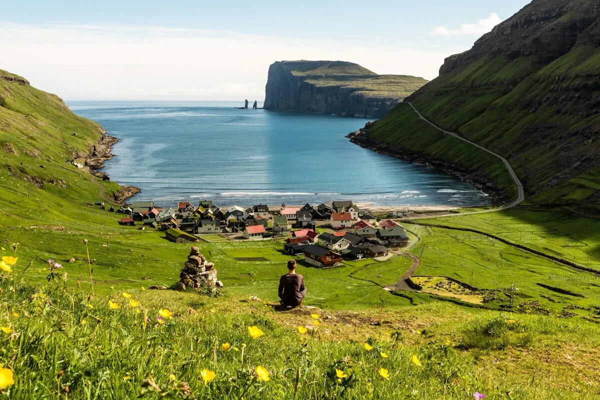 Faroe islands. Tjornuvik Фарерские острова. Тьёрнувик Фарерские острова деревня. Чёднувуйк Фарерские острова.