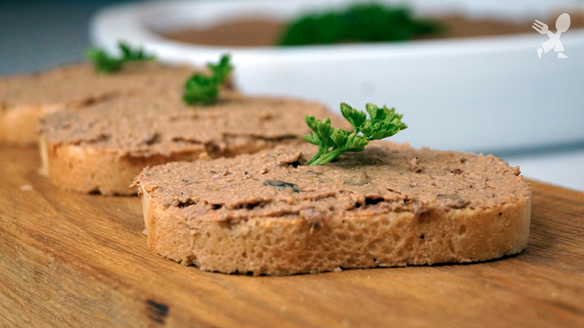 Паштет из замороженной печени. Паштет из куриной печени. Печеночный паштет магазинный. ПП паштет из куриной печени. Паштет печеночный нежный.